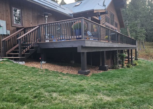 Cedar deck with custom railing in Bozeman